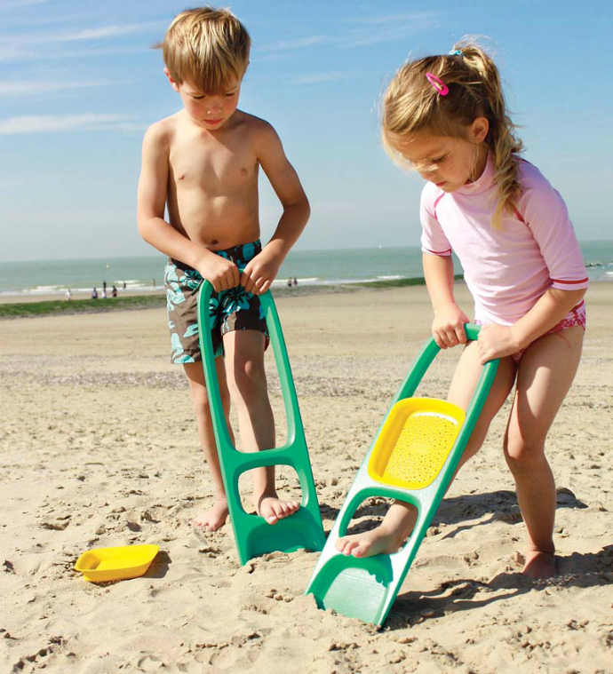 Kids Summer Trends 2017: The Coolest Beach Toys For Kids ➤ Discover the season's newest designs and inspirations for your kids. Visit us at www.circu.net/blog/ #KidsBedroomIdeas #CircuBlog #MagicalFurniture @CircuBlog