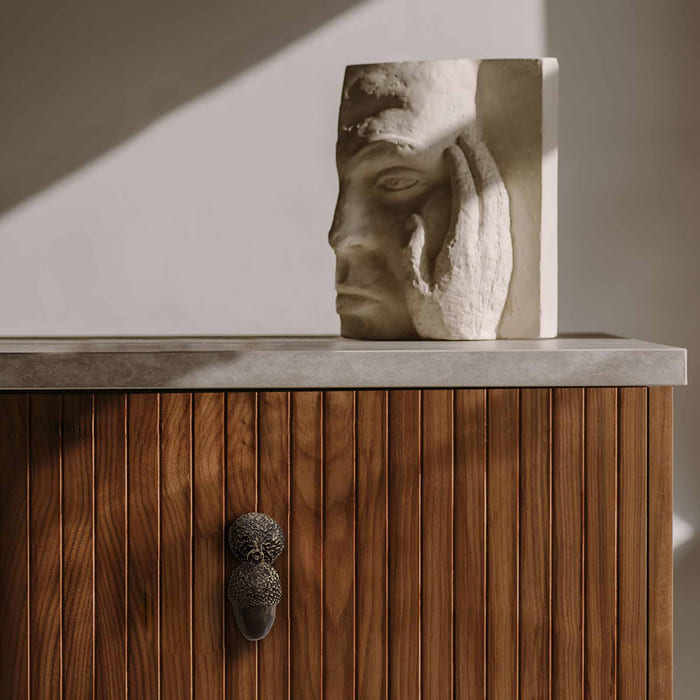 A nature-inspired drawer handle featuring Pullcast.